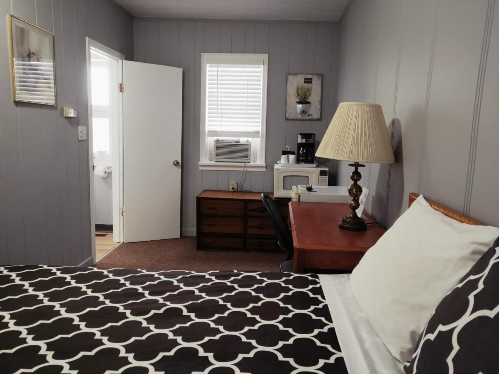 Melsask Motel Melville Экстерьер фото