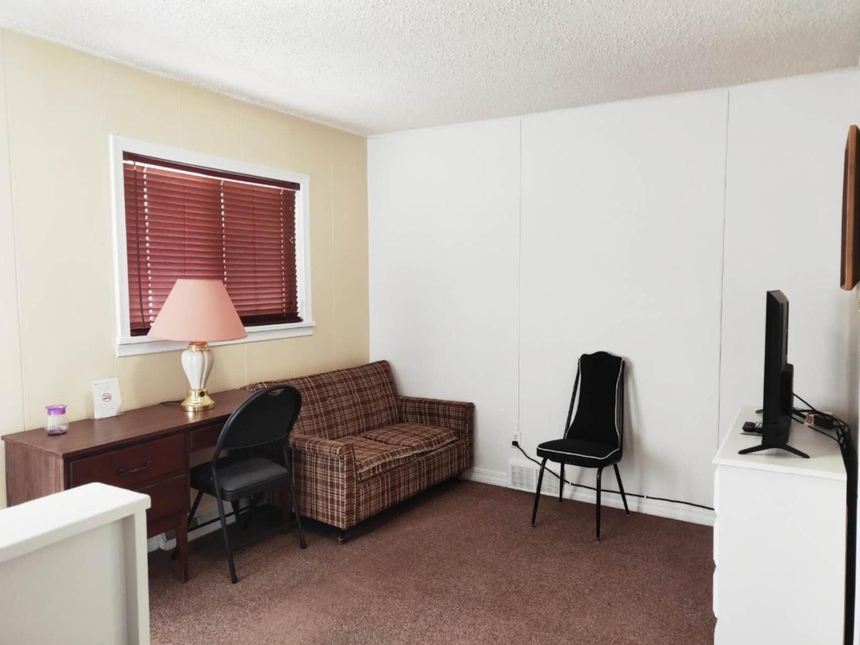 Melsask Motel Melville Экстерьер фото