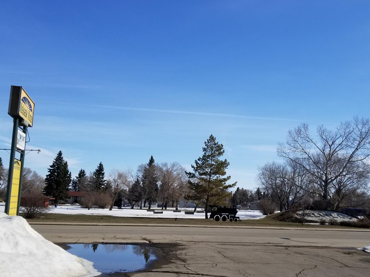 Melsask Motel Melville Экстерьер фото