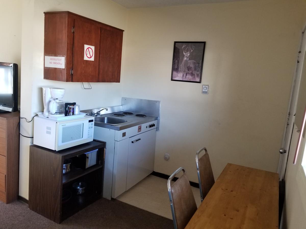 Melsask Motel Melville Экстерьер фото