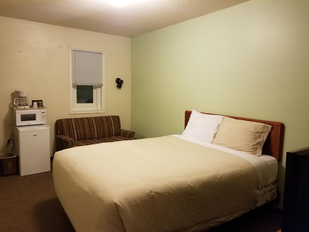 Melsask Motel Melville Экстерьер фото