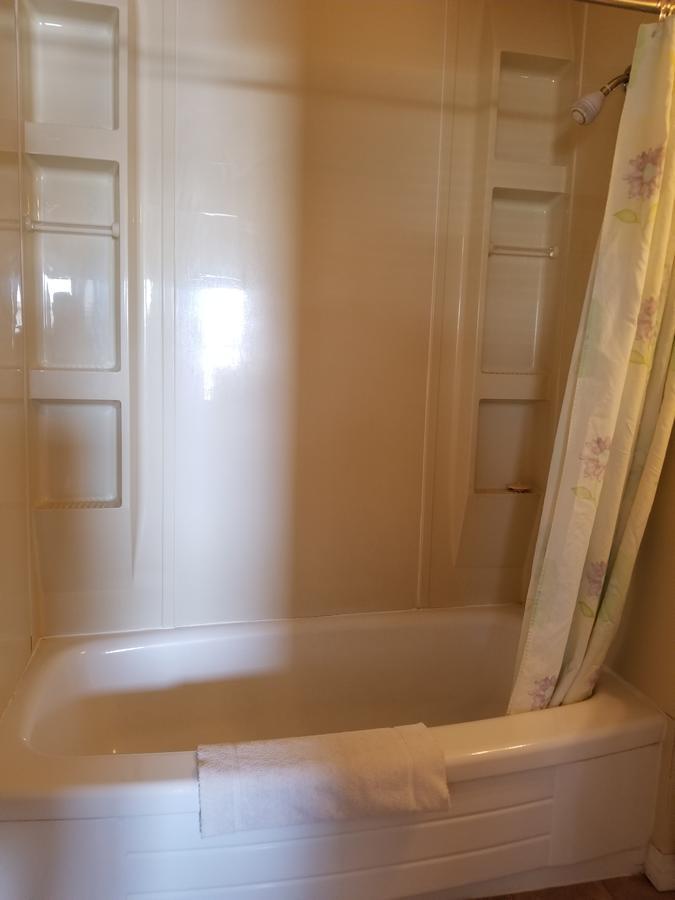 Melsask Motel Melville Экстерьер фото