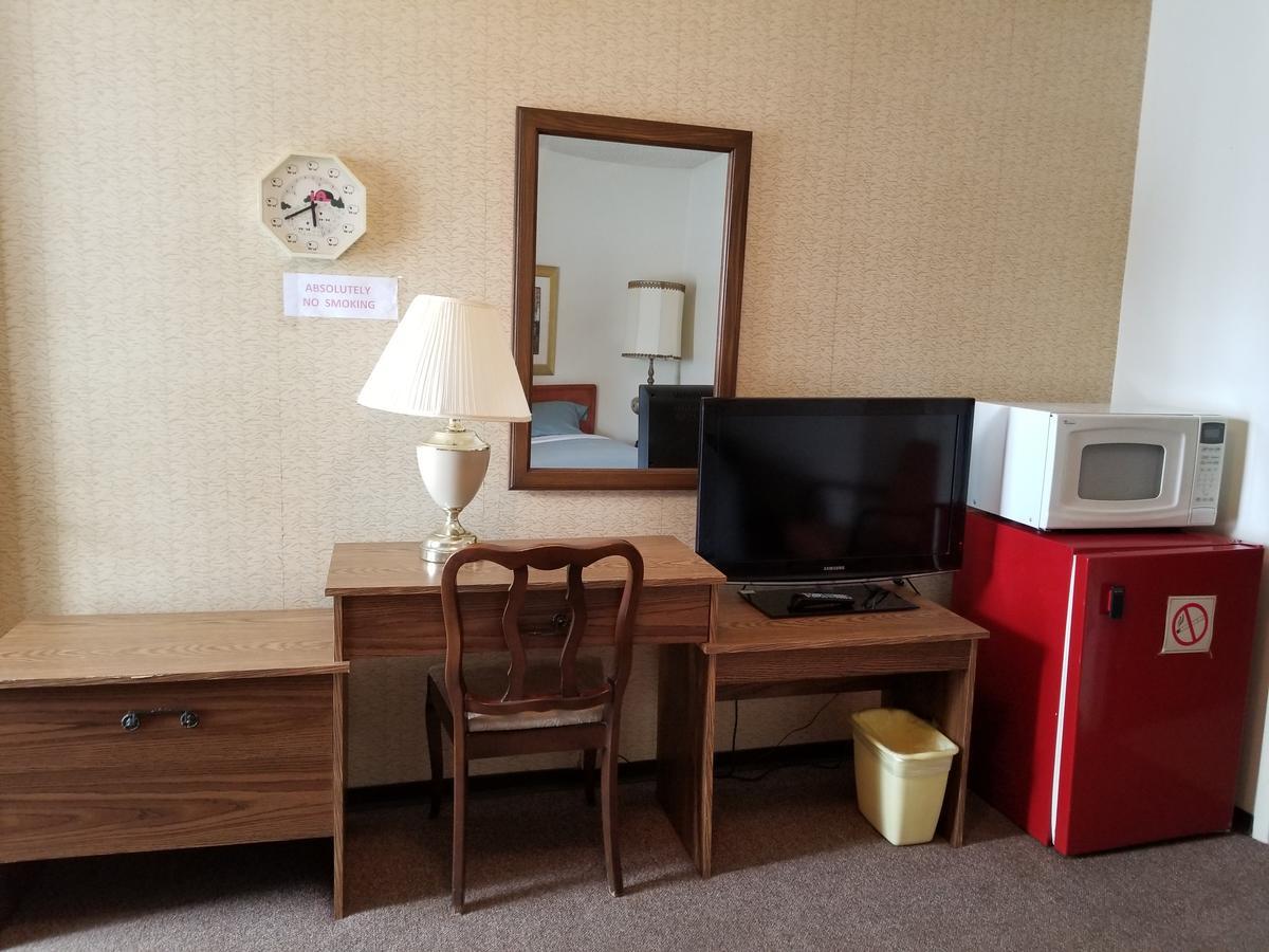 Melsask Motel Melville Экстерьер фото