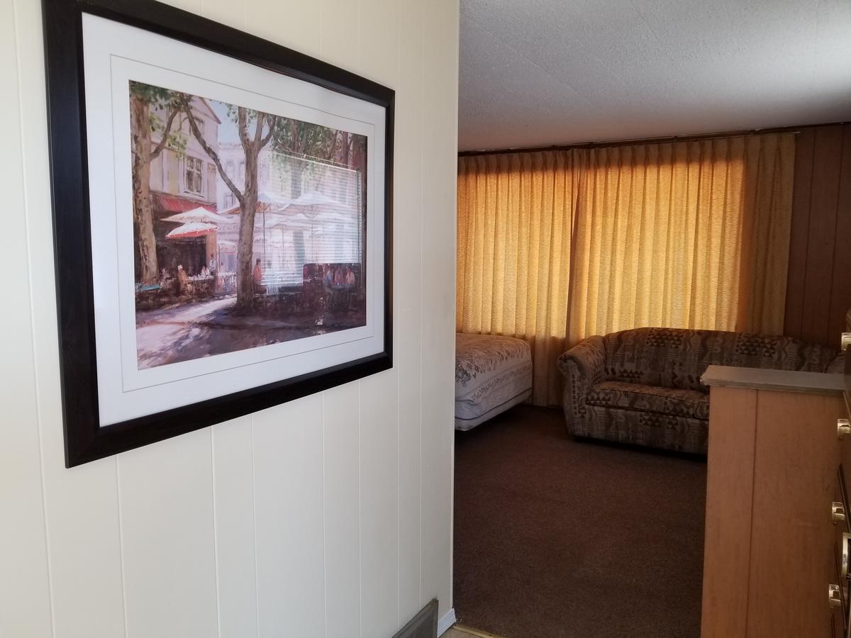 Melsask Motel Melville Экстерьер фото