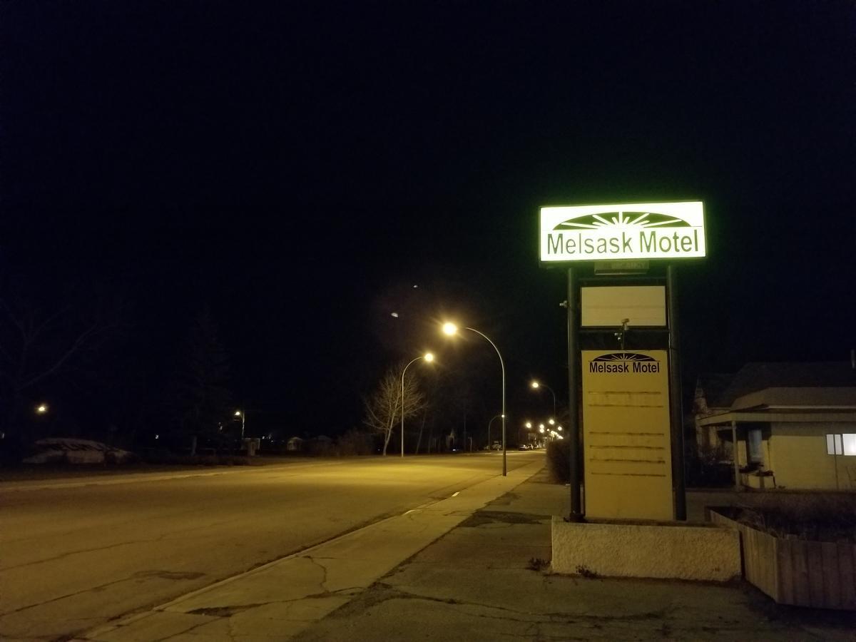 Melsask Motel Melville Экстерьер фото